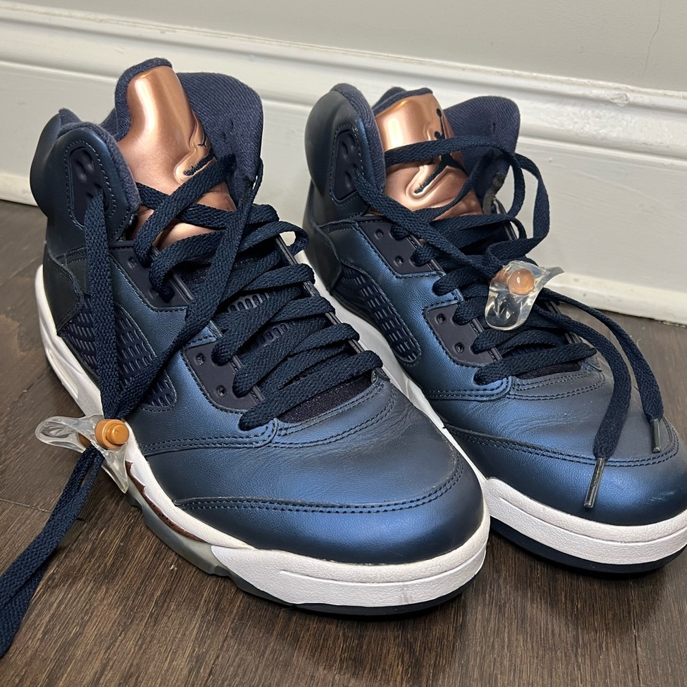 Jordan sneakers navy and bronze